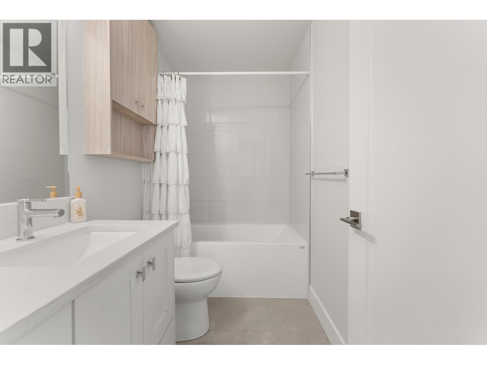 34 5377 8a Avenue Property Photo 27