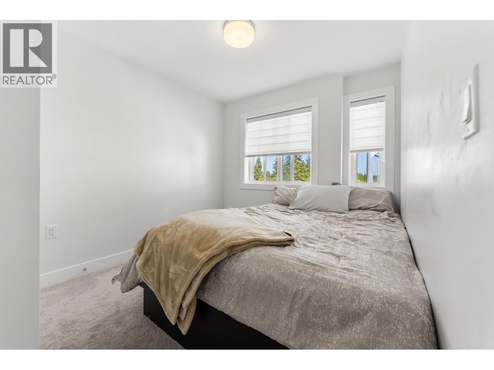 34 5377 8a Avenue Property Photo 32