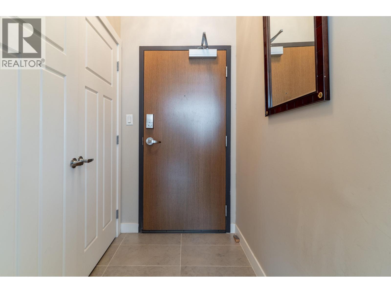 3202 2978 Glen Drive Property Photo 5