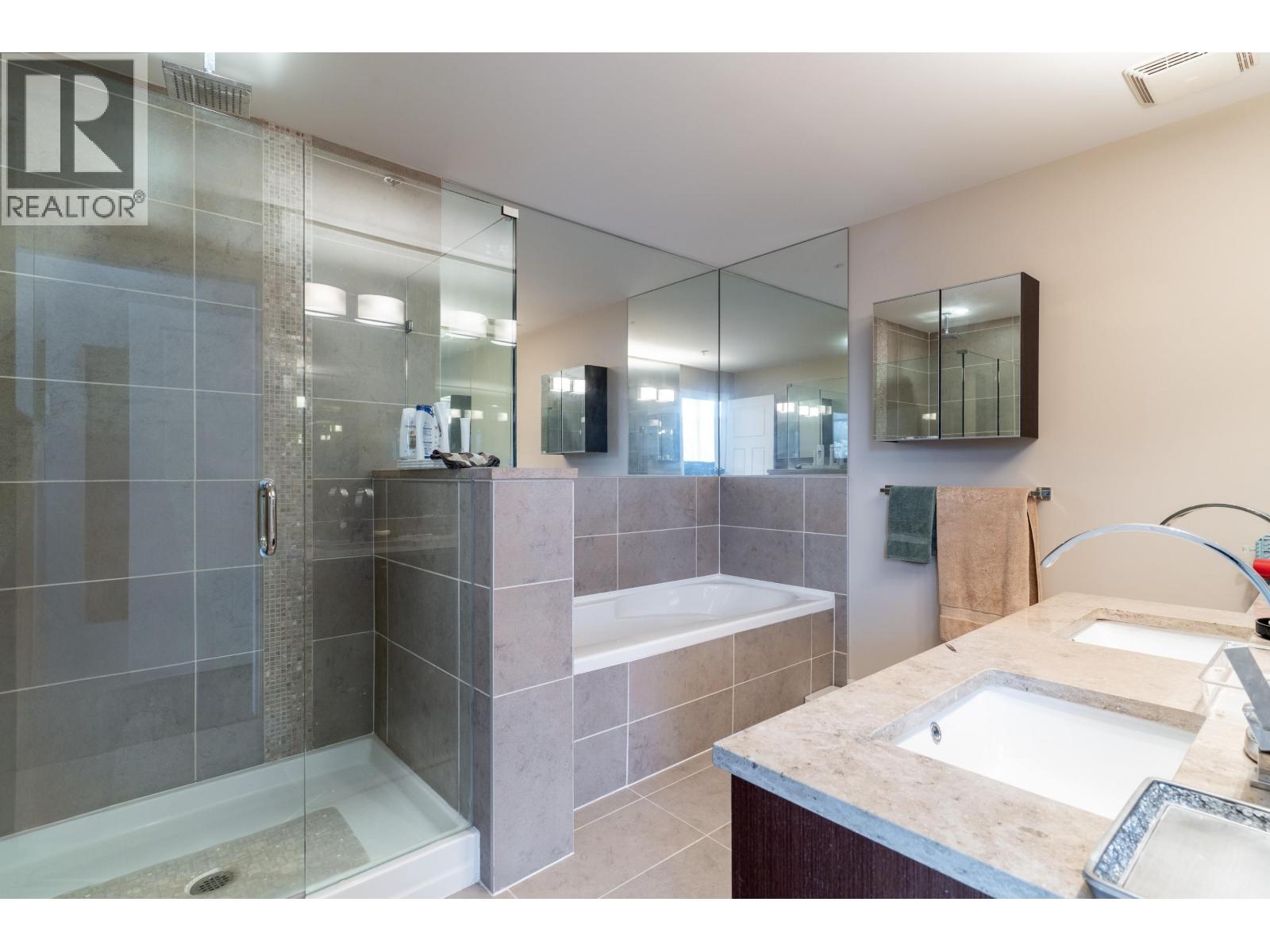 3202 2978 Glen Drive Property Photo 18