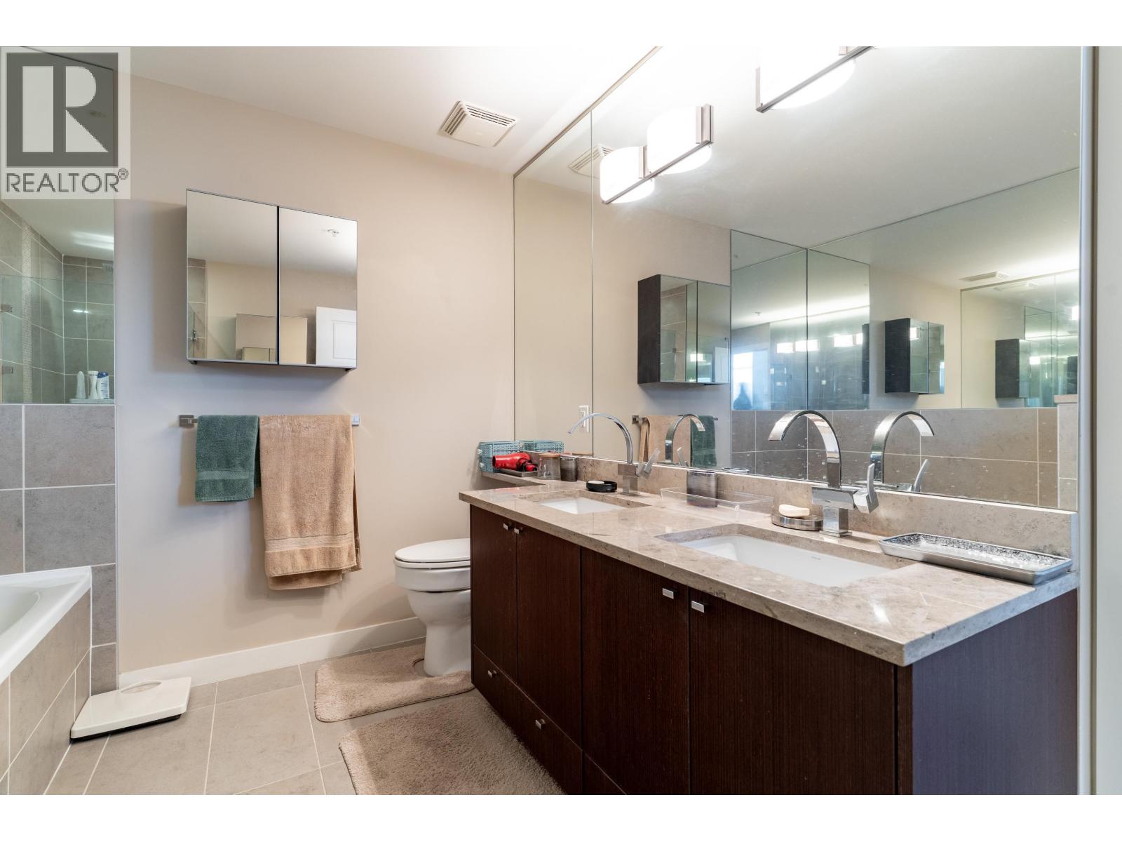 3202 2978 Glen Drive Property Photo 19