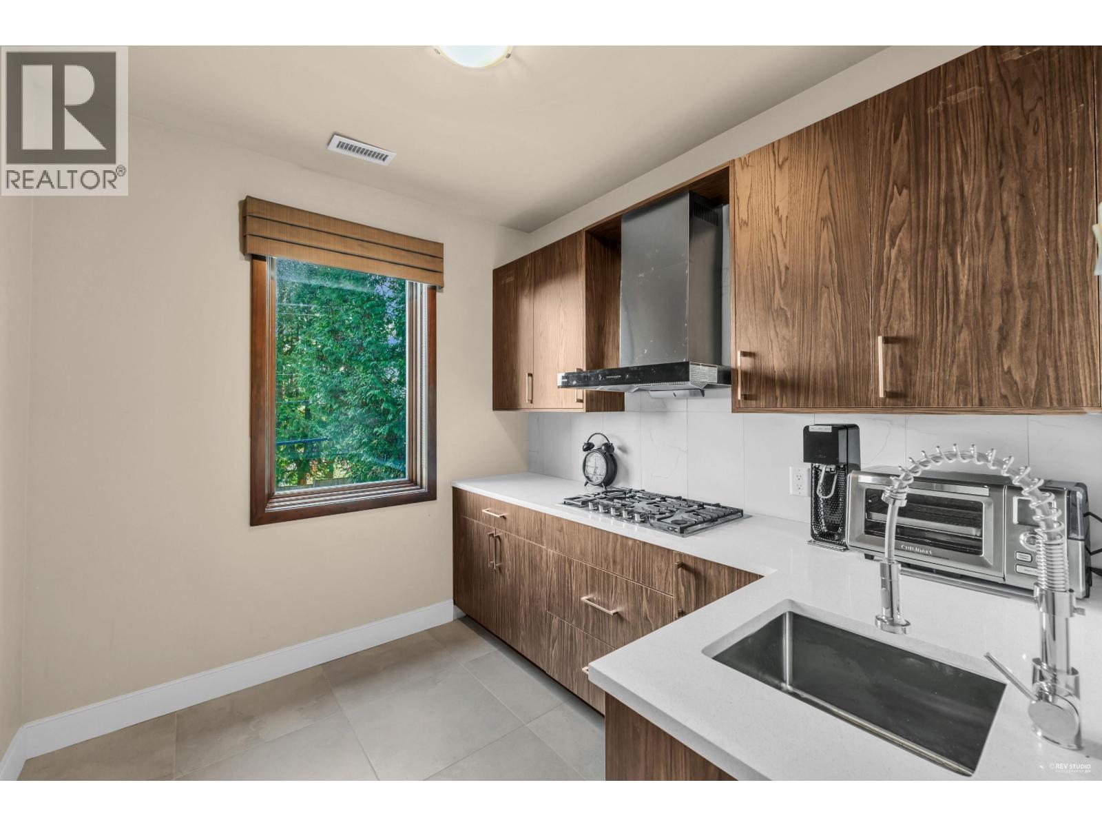 4742 Caulfeild Drive Property Photo 16