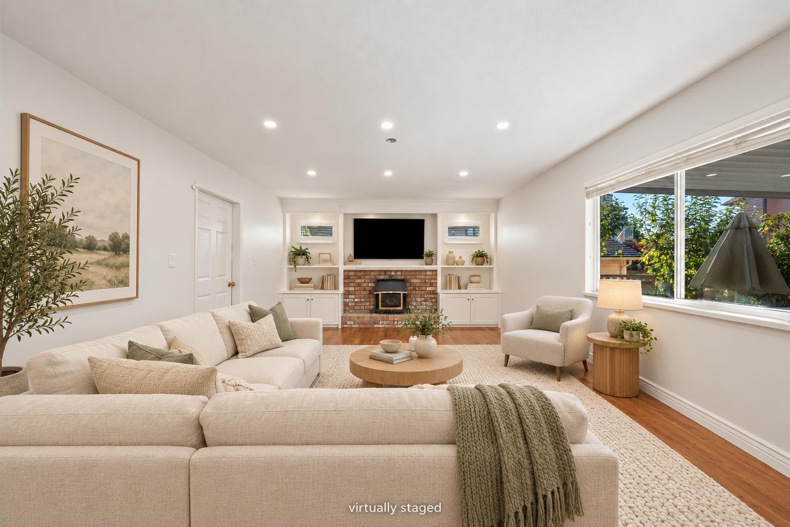 9435 156a Street Property Photo 3
