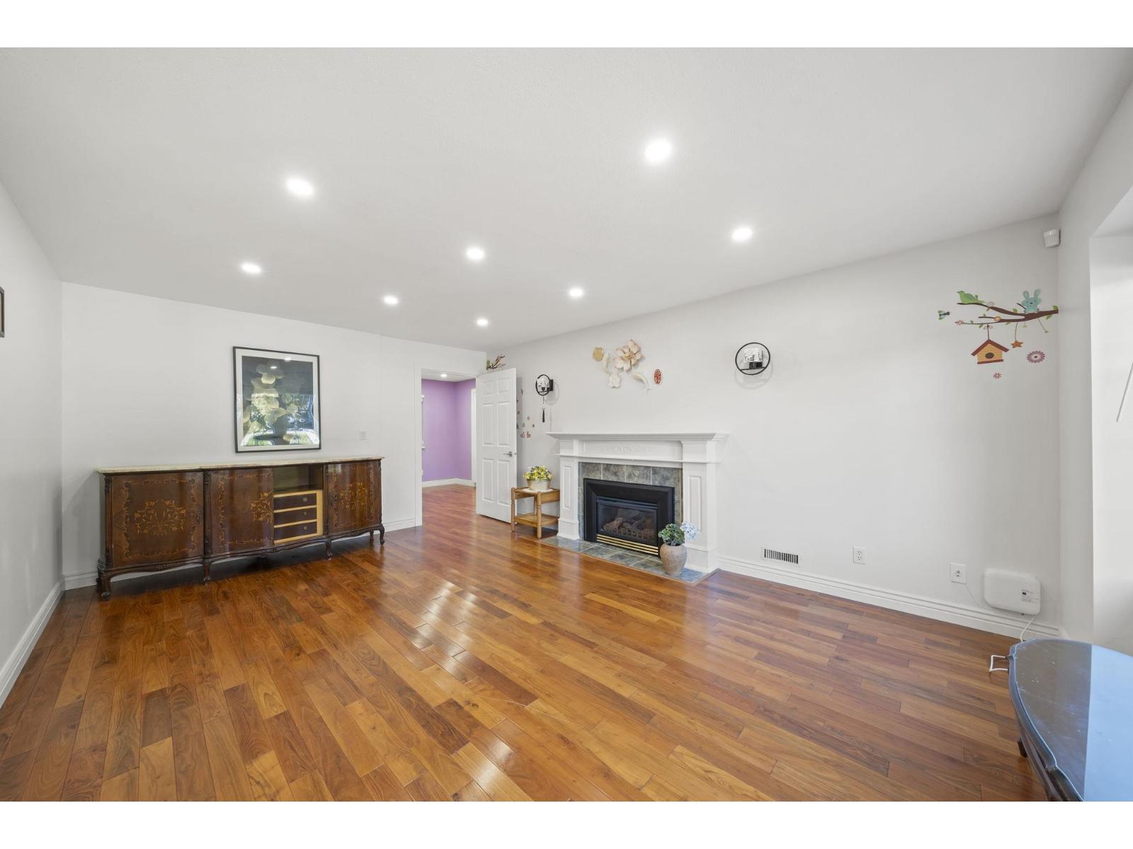 9435 156a Street Property Photo 8