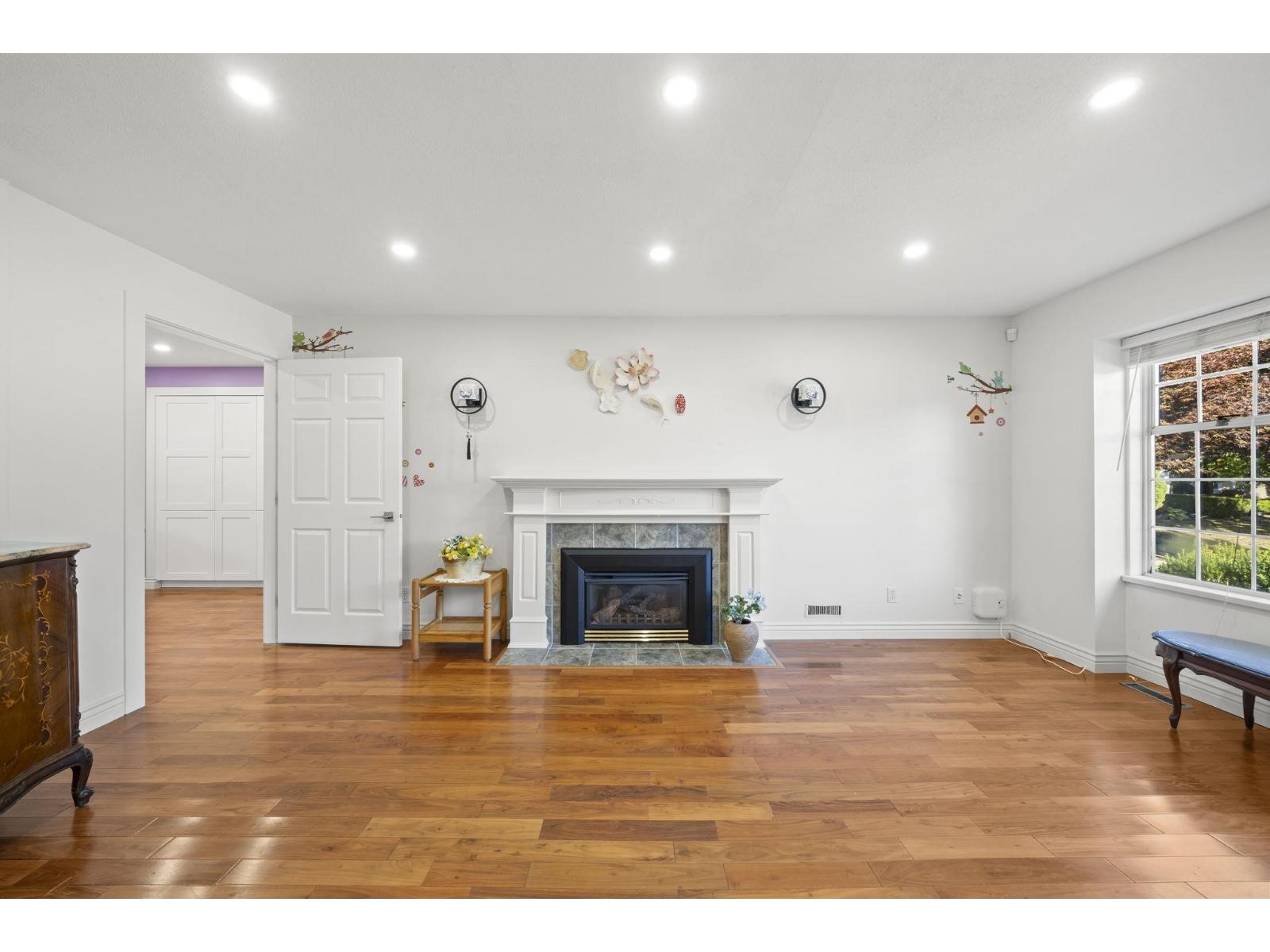 9435 156a Street Property Photo 9