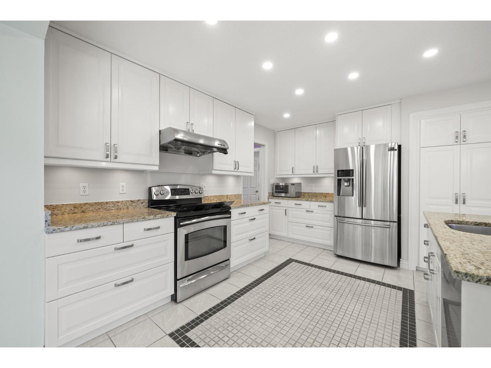 9435 156a Street Property Photo 12