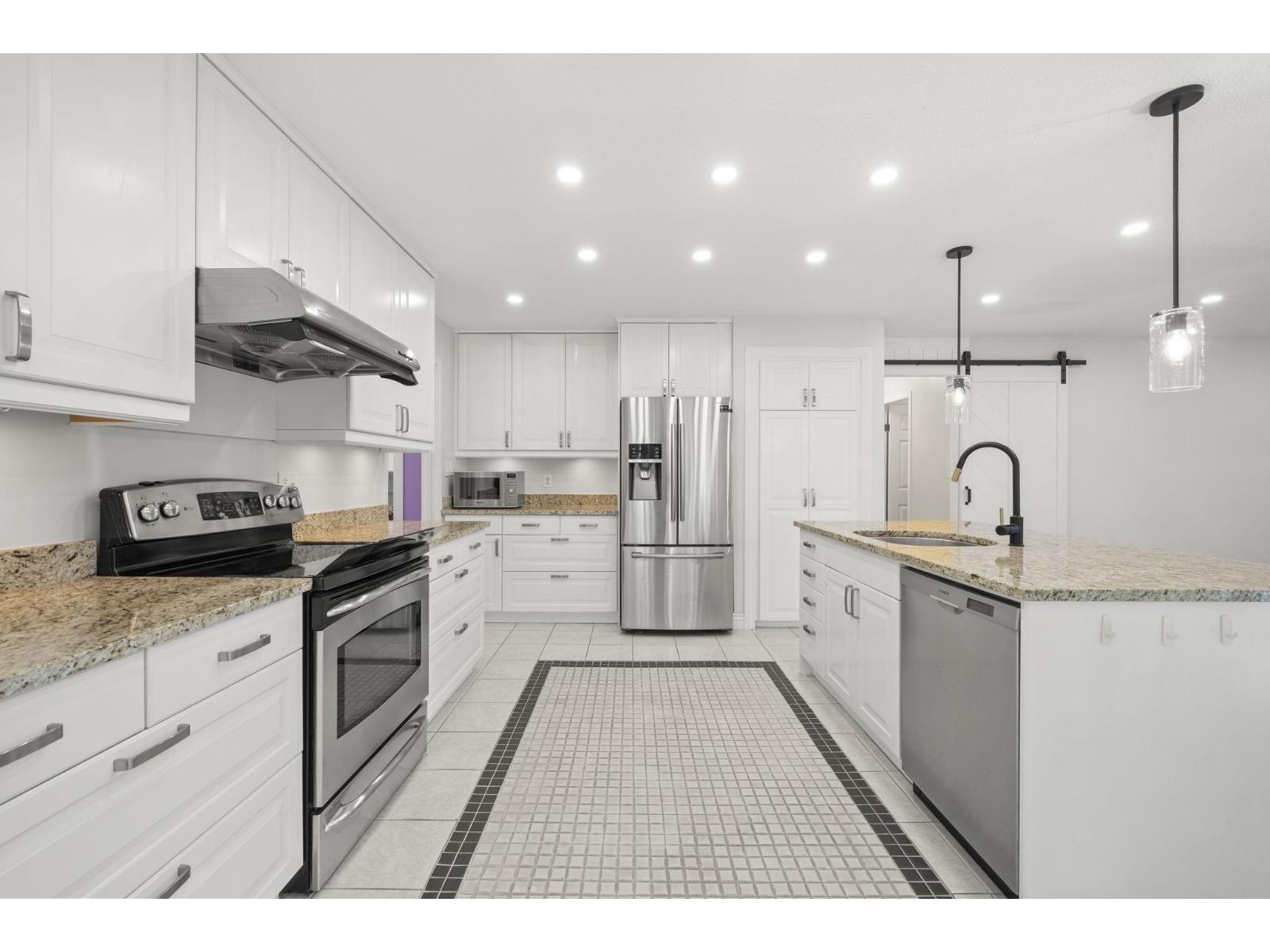 9435 156a Street Property Photo 13