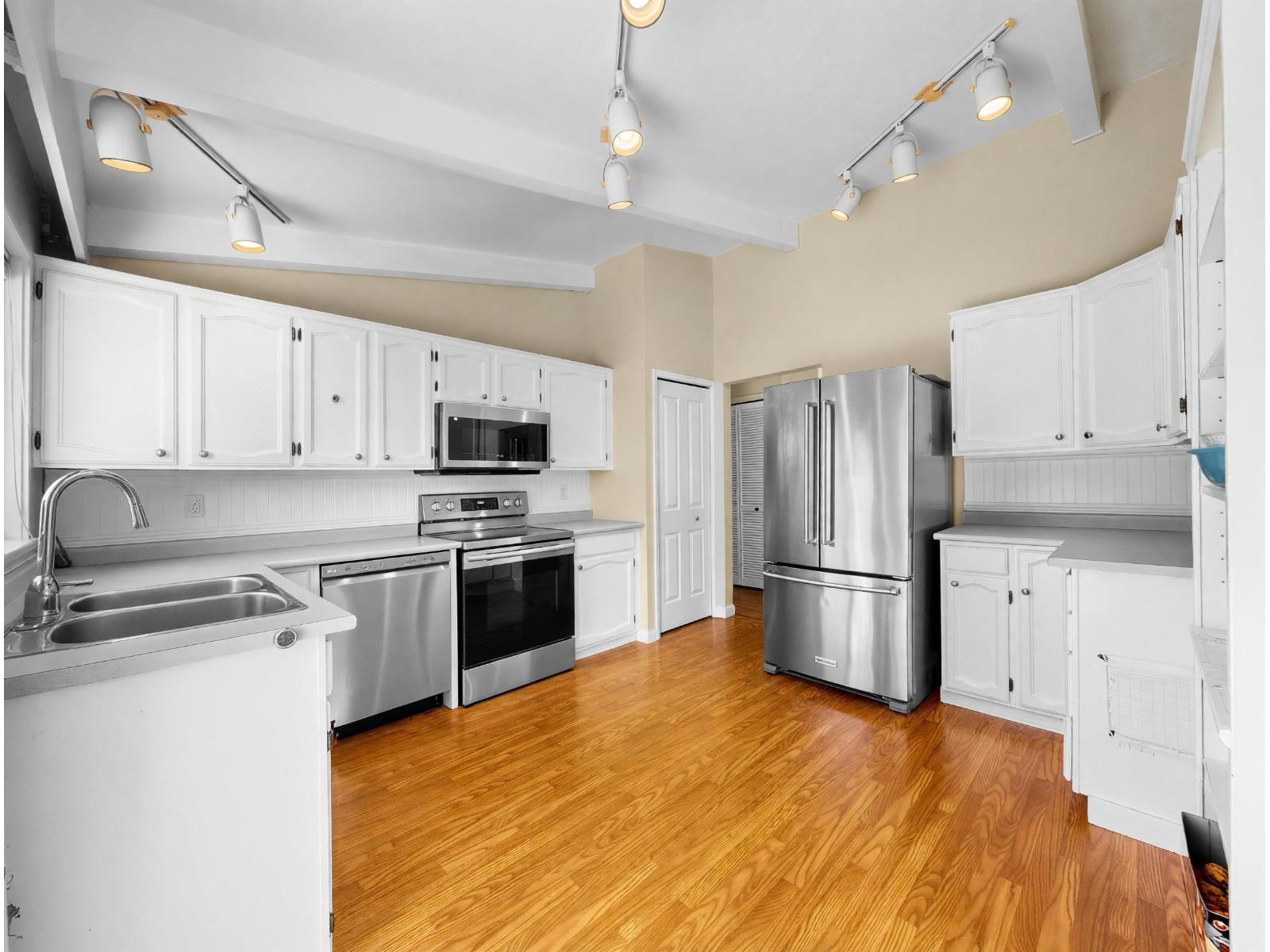 7801 Wiltshire Boulevard Property Photo 14