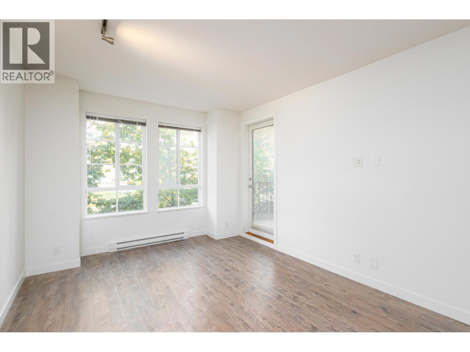 203 545 Foster Avenue Property Photo 9