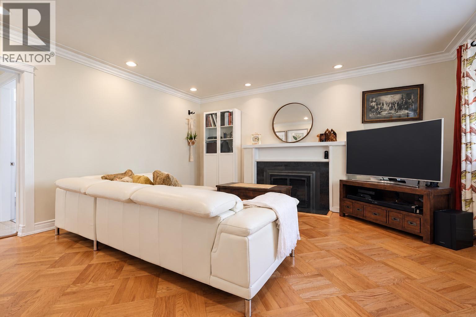 1930 Edinburgh Street Property Photo 3