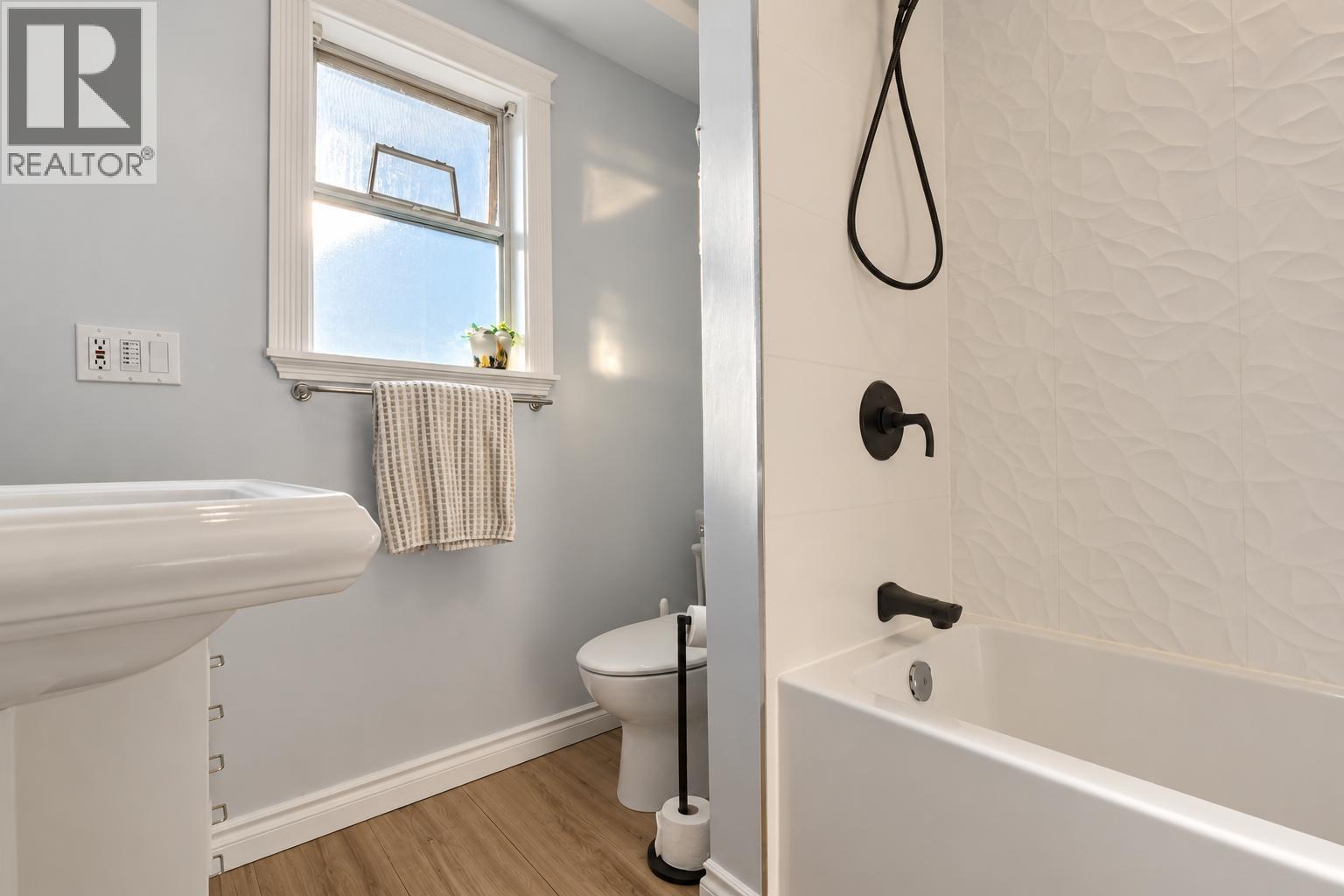 1930 Edinburgh Street Property Photo 9