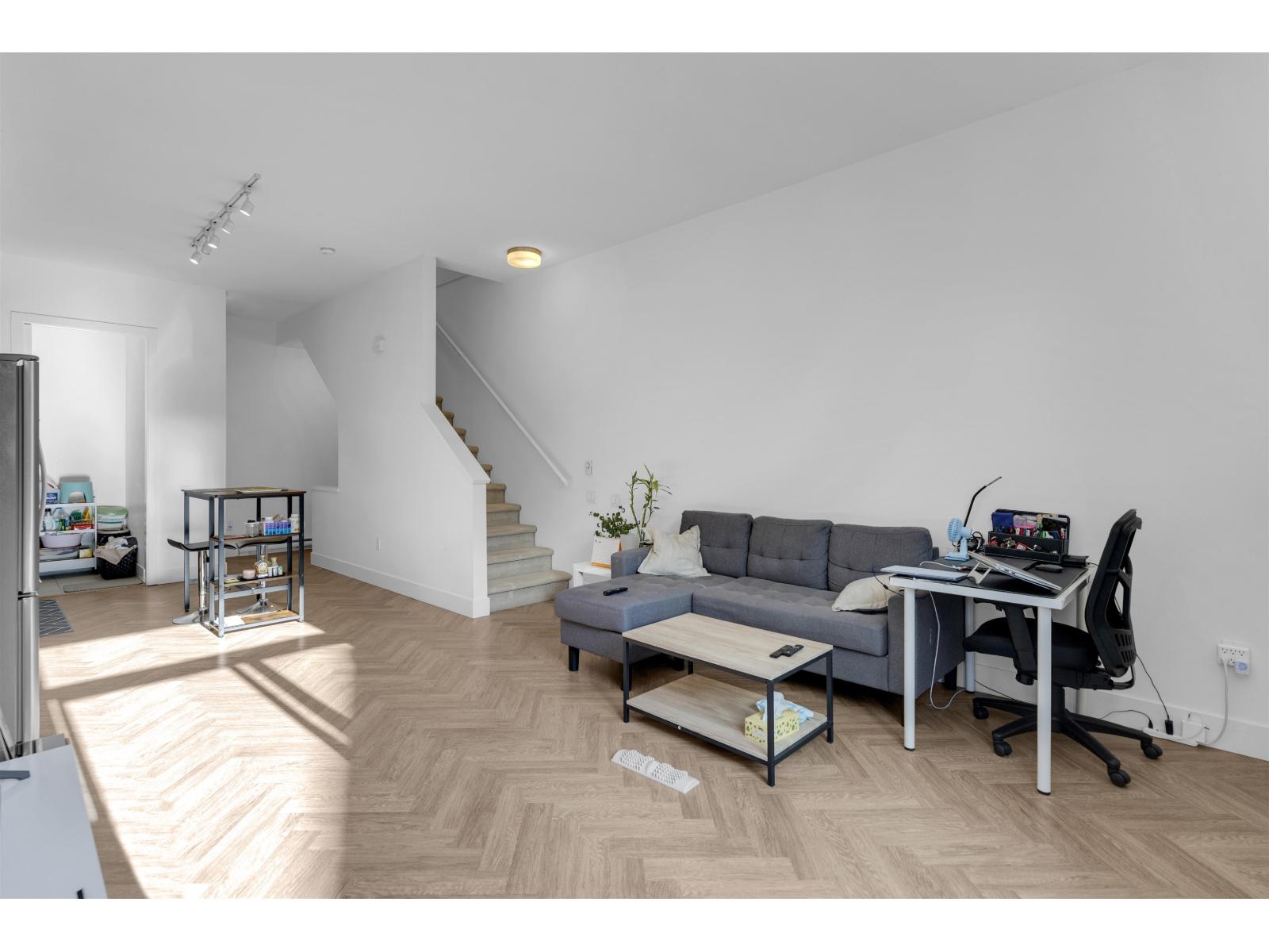99 17568 57a Avenue Property Photo 3