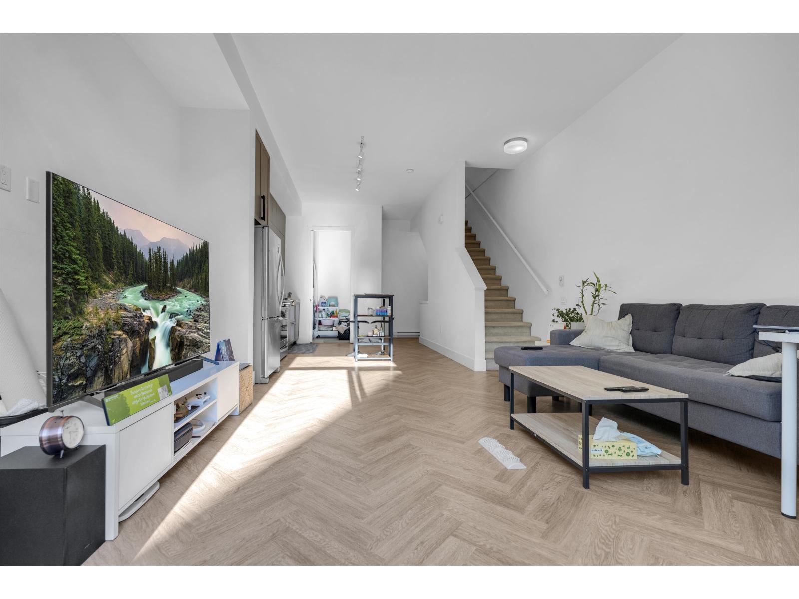 99 17568 57a Avenue Property Photo 5