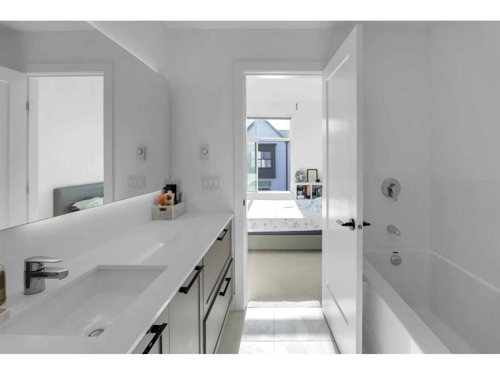 99 17568 57a Avenue Property Photo 12
