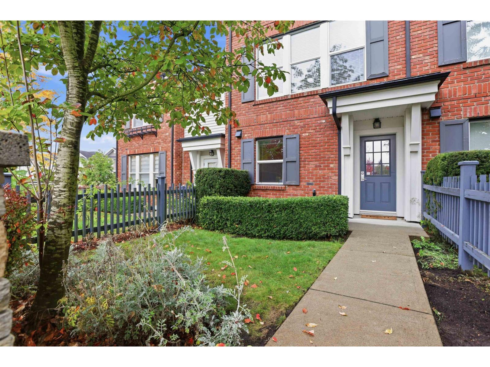 2 10415 Delsom Crescent Property Photo 2