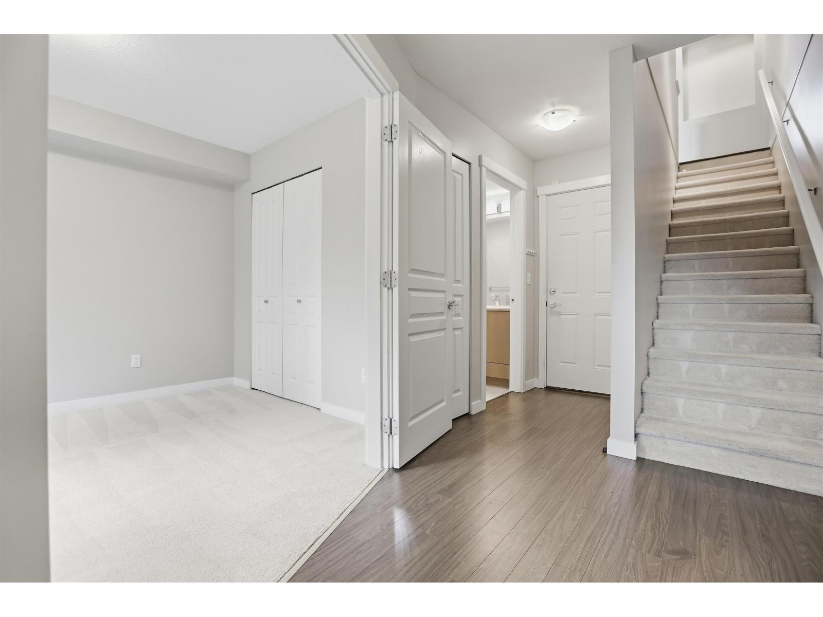 2 10415 Delsom Crescent Property Photo 4