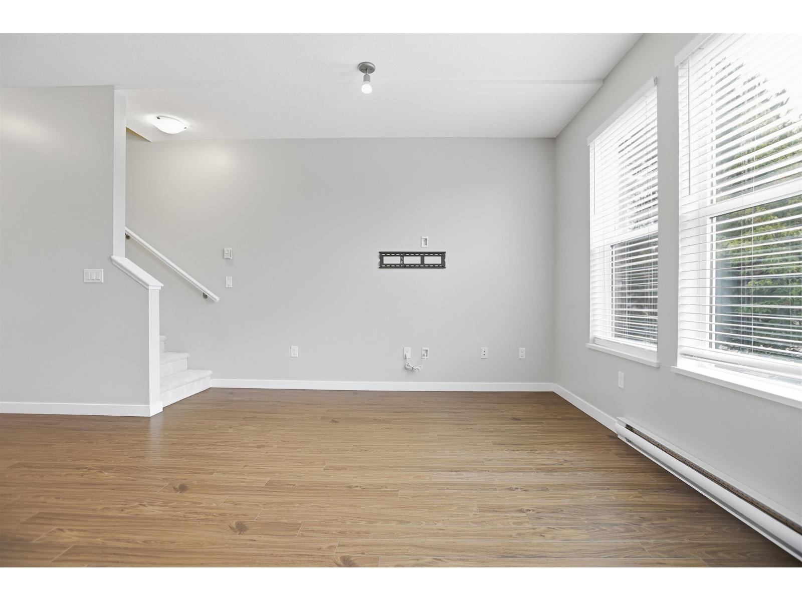 2 10415 Delsom Crescent Property Photo 7