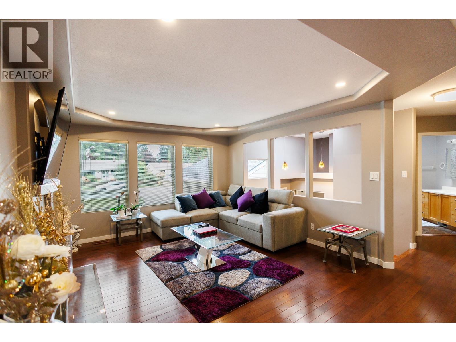 4828 Walsh Avenue Property Photo 5