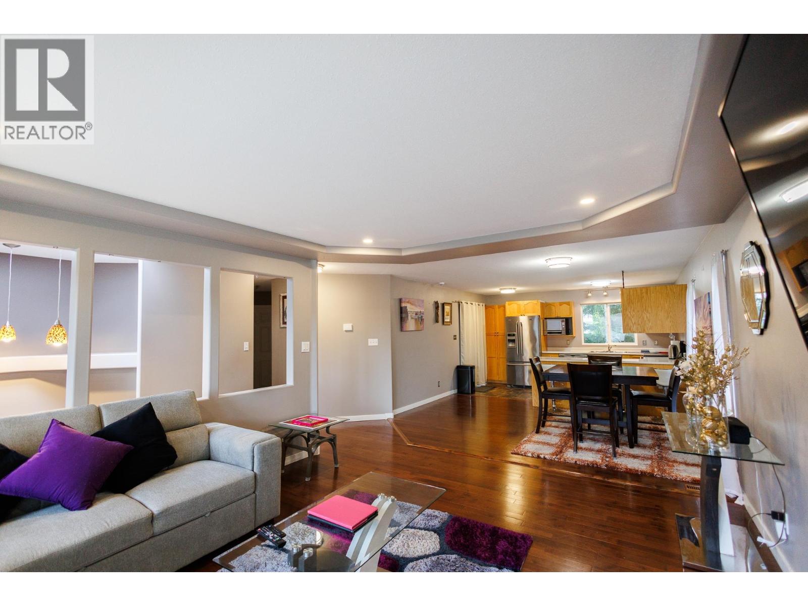 4828 Walsh Avenue Property Photo 7