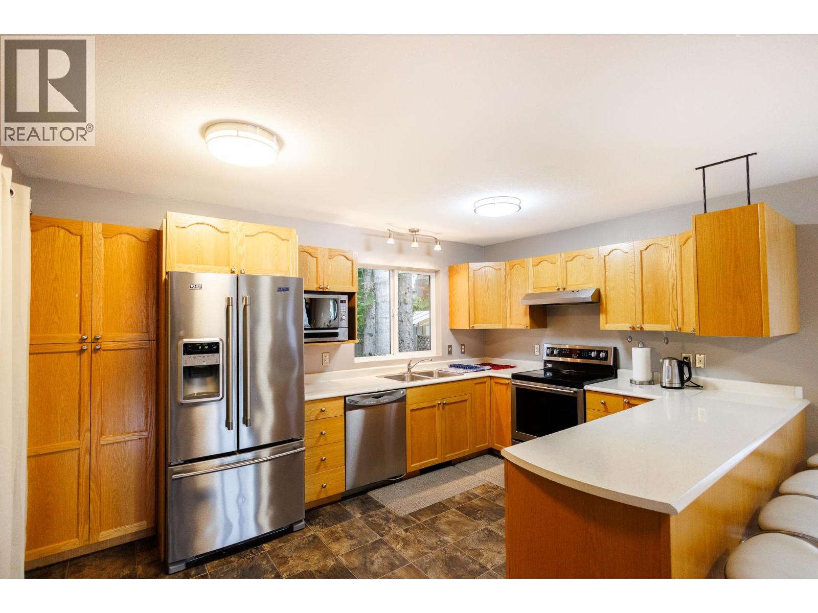 4828 Walsh Avenue Property Photo 10