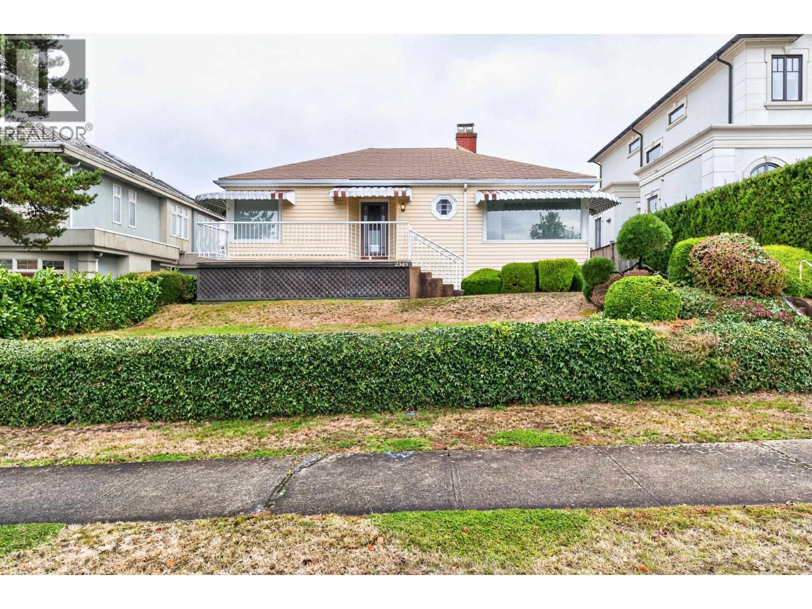 2345 W 18th Avenue Property Photo 1