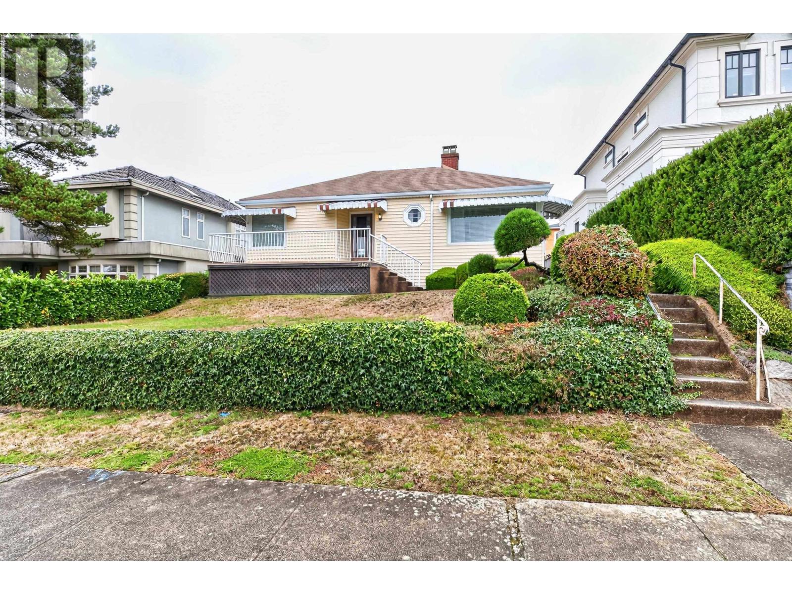 2345 W 18th Avenue Property Photo 2