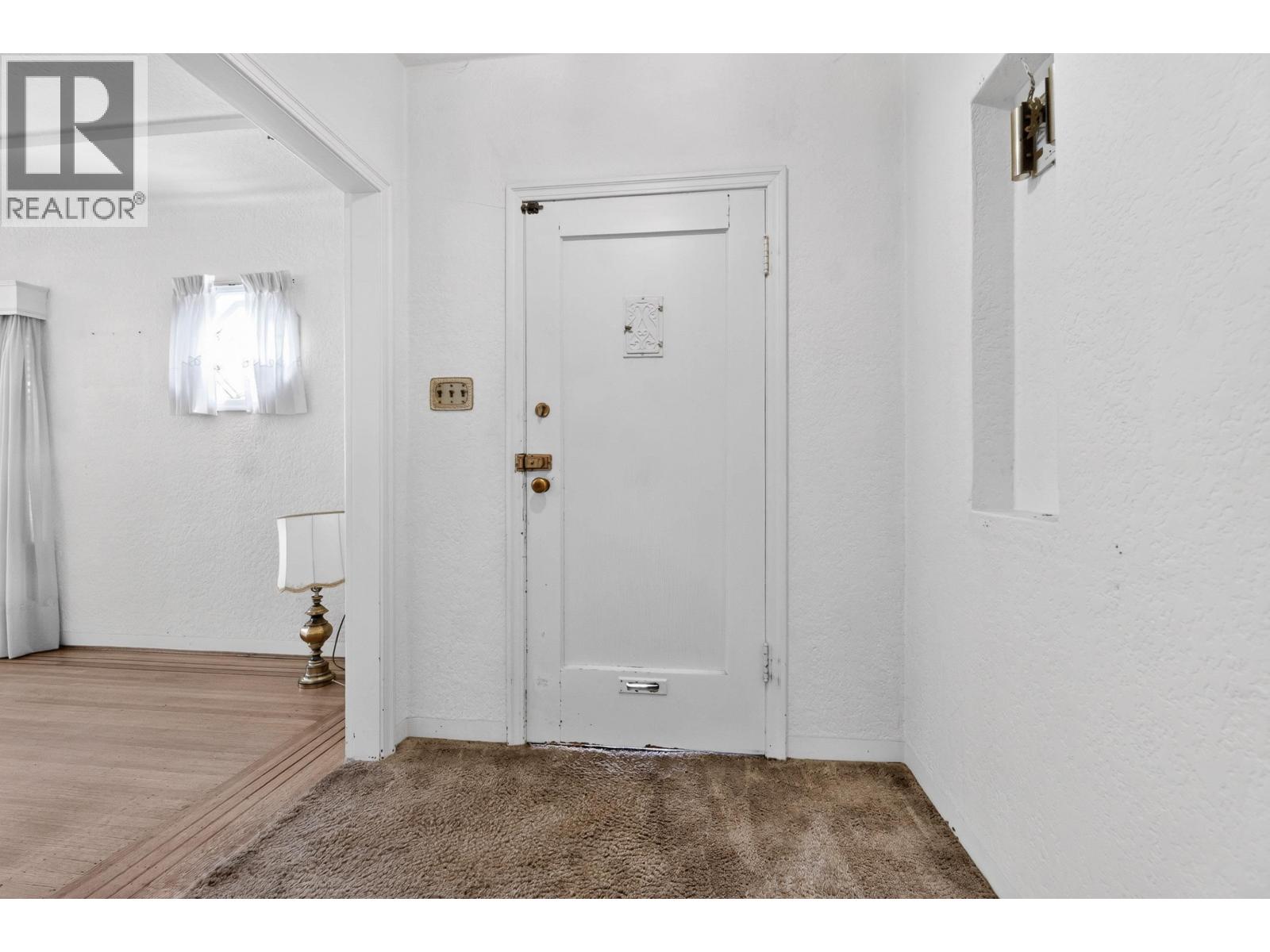 2345 W 18th Avenue Property Photo 6