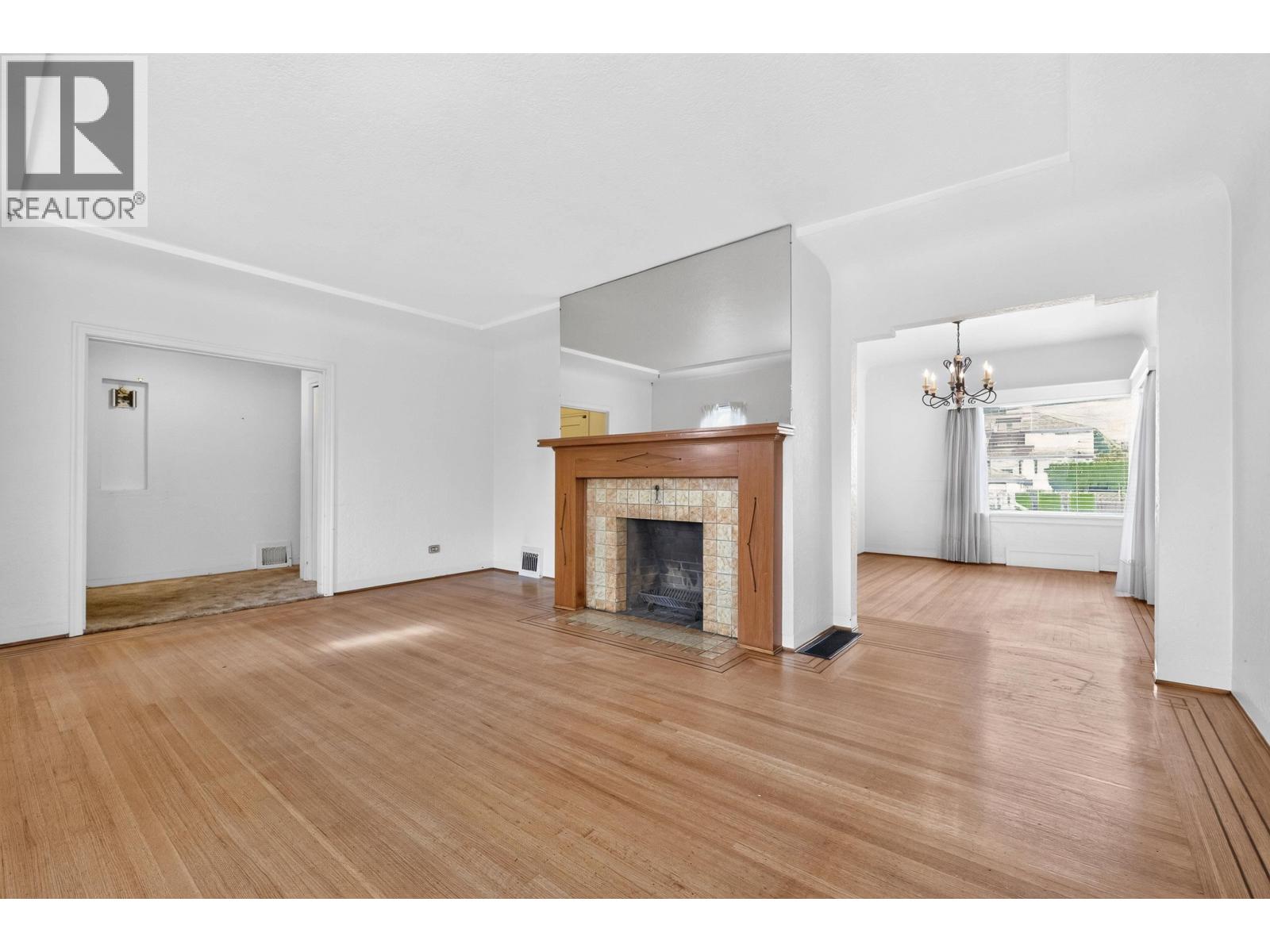 2345 W 18th Avenue Property Photo 10