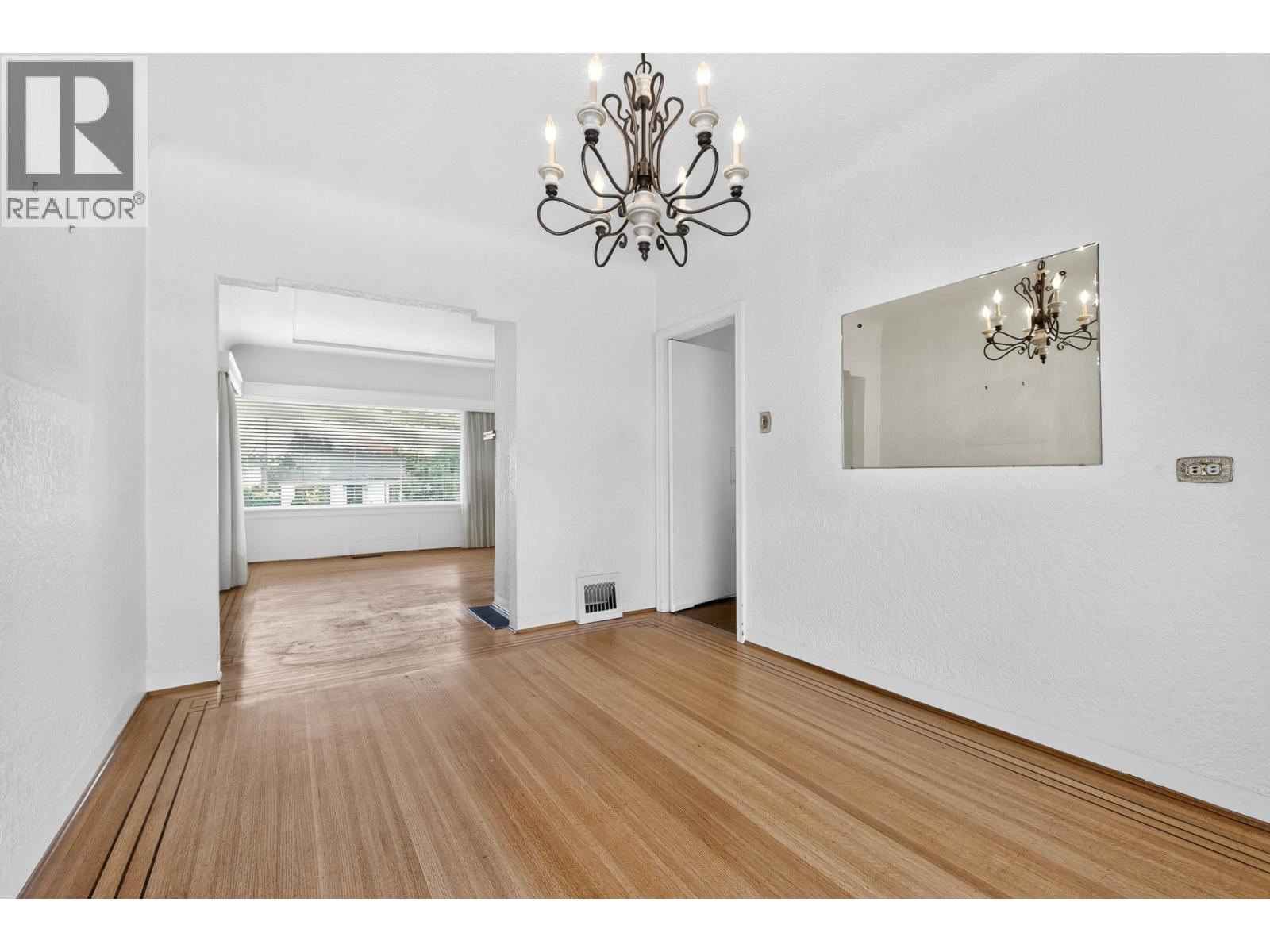 2345 W 18th Avenue Property Photo 11