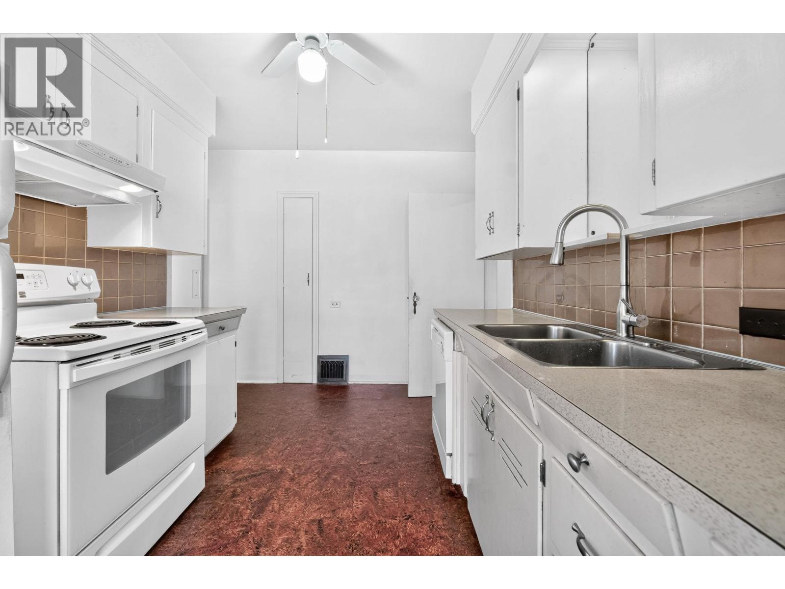 2345 W 18th Avenue Property Photo 16