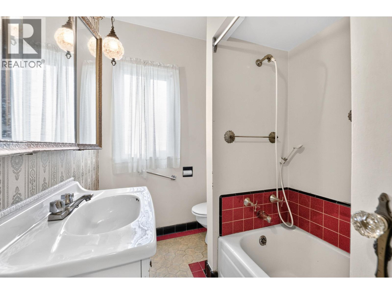 2345 W 18th Avenue Property Photo 18