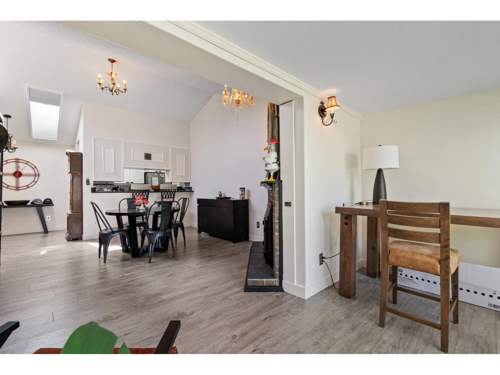 45915 Cheam Avenue #10 Property Photo 6