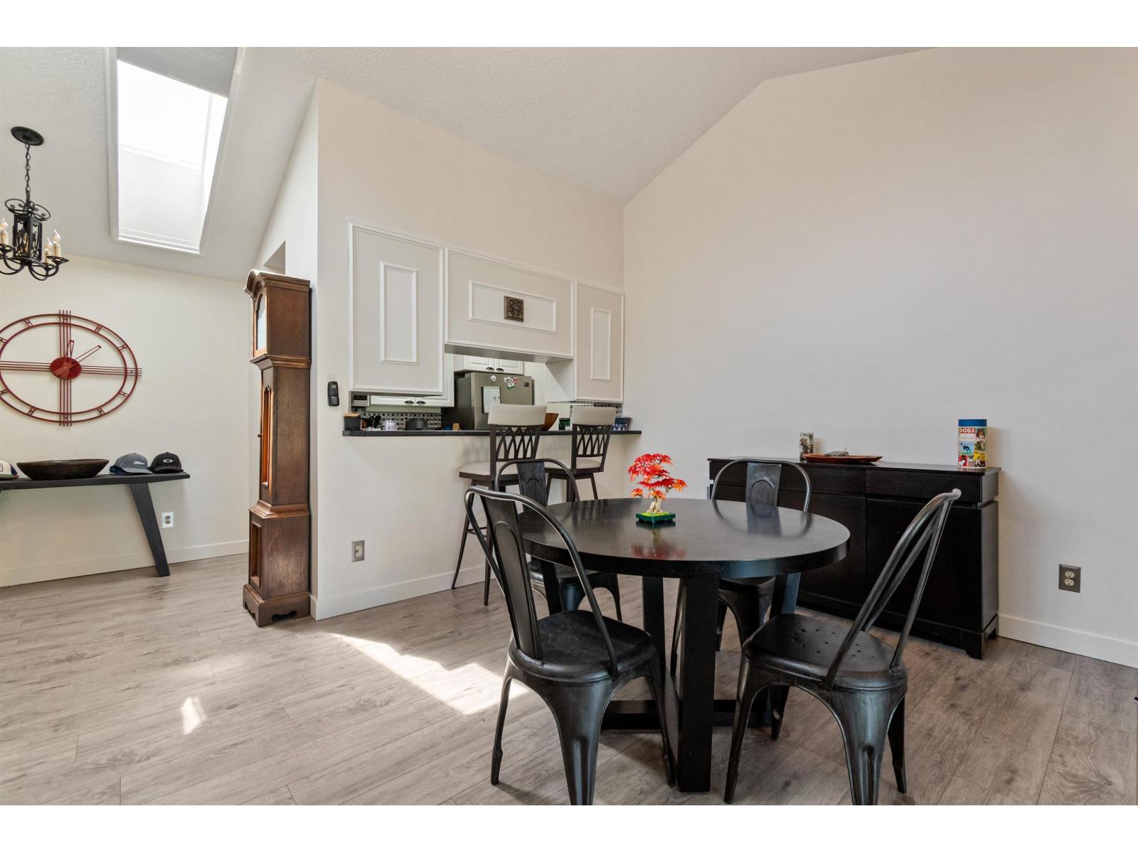 45915 Cheam Avenue #10 Property Photo 8