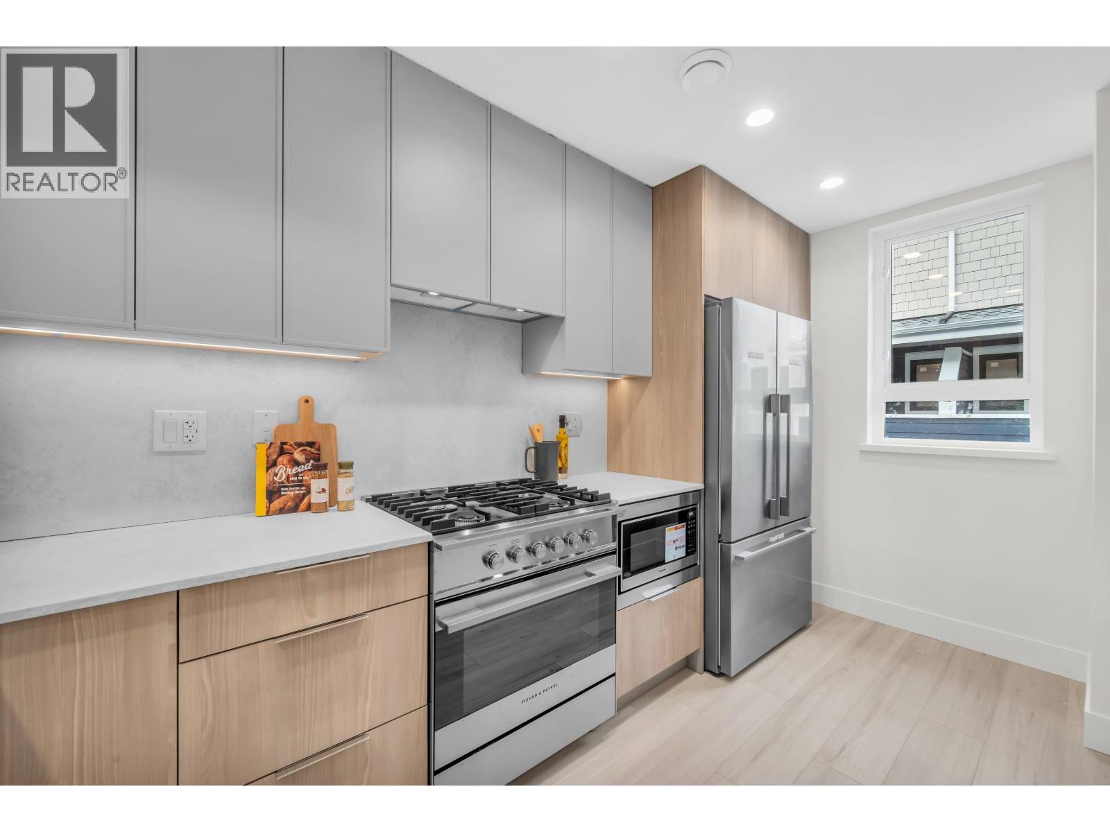 2 9331 Ferndale Road Property Photo 15