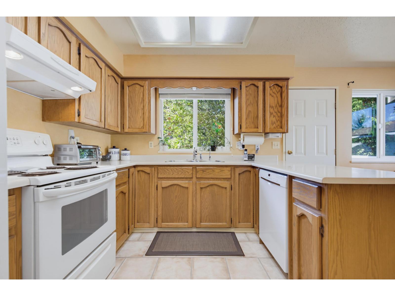 6293 129 Street Property Photo 12