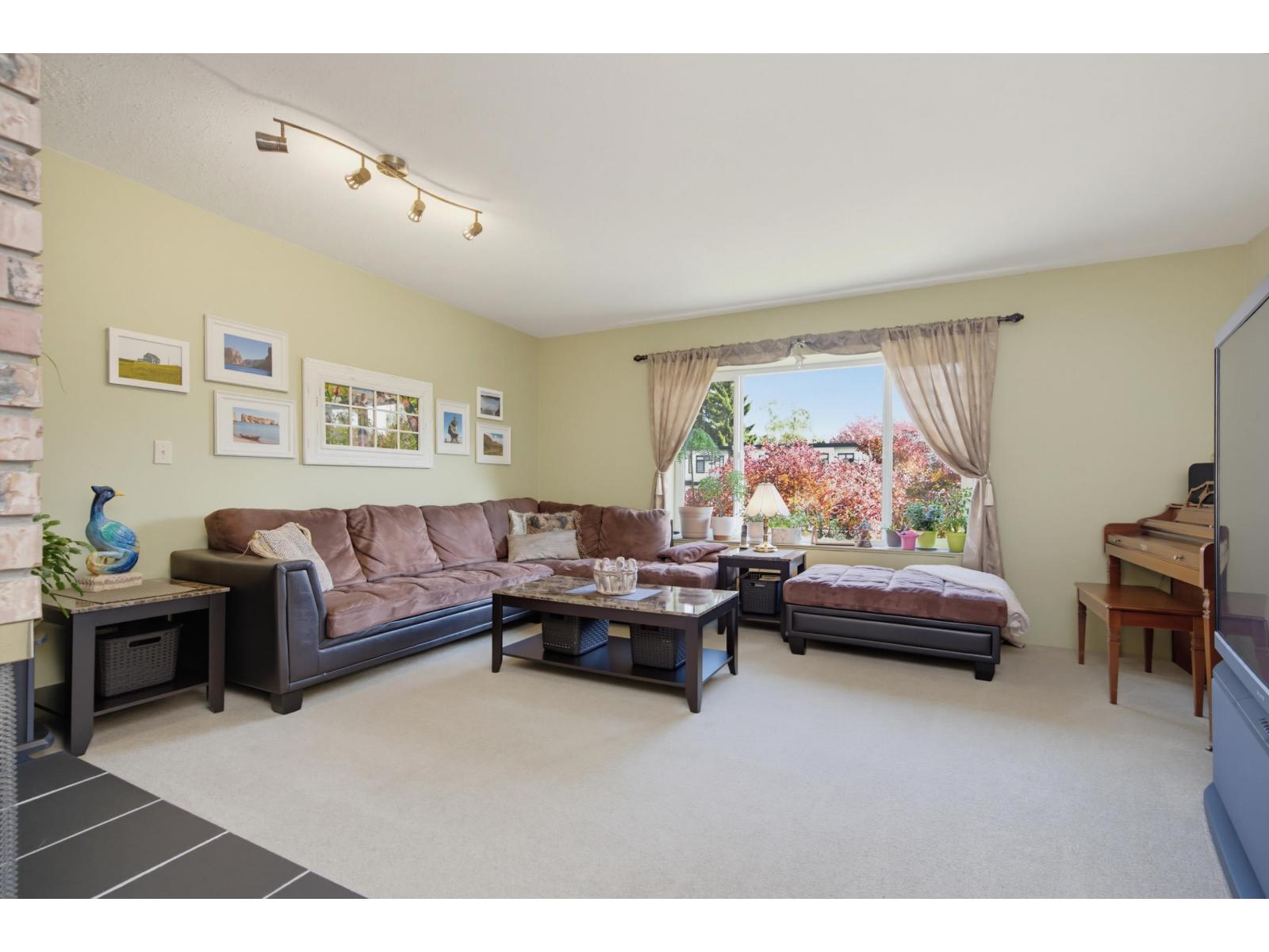 6293 129 Street Property Photo 29