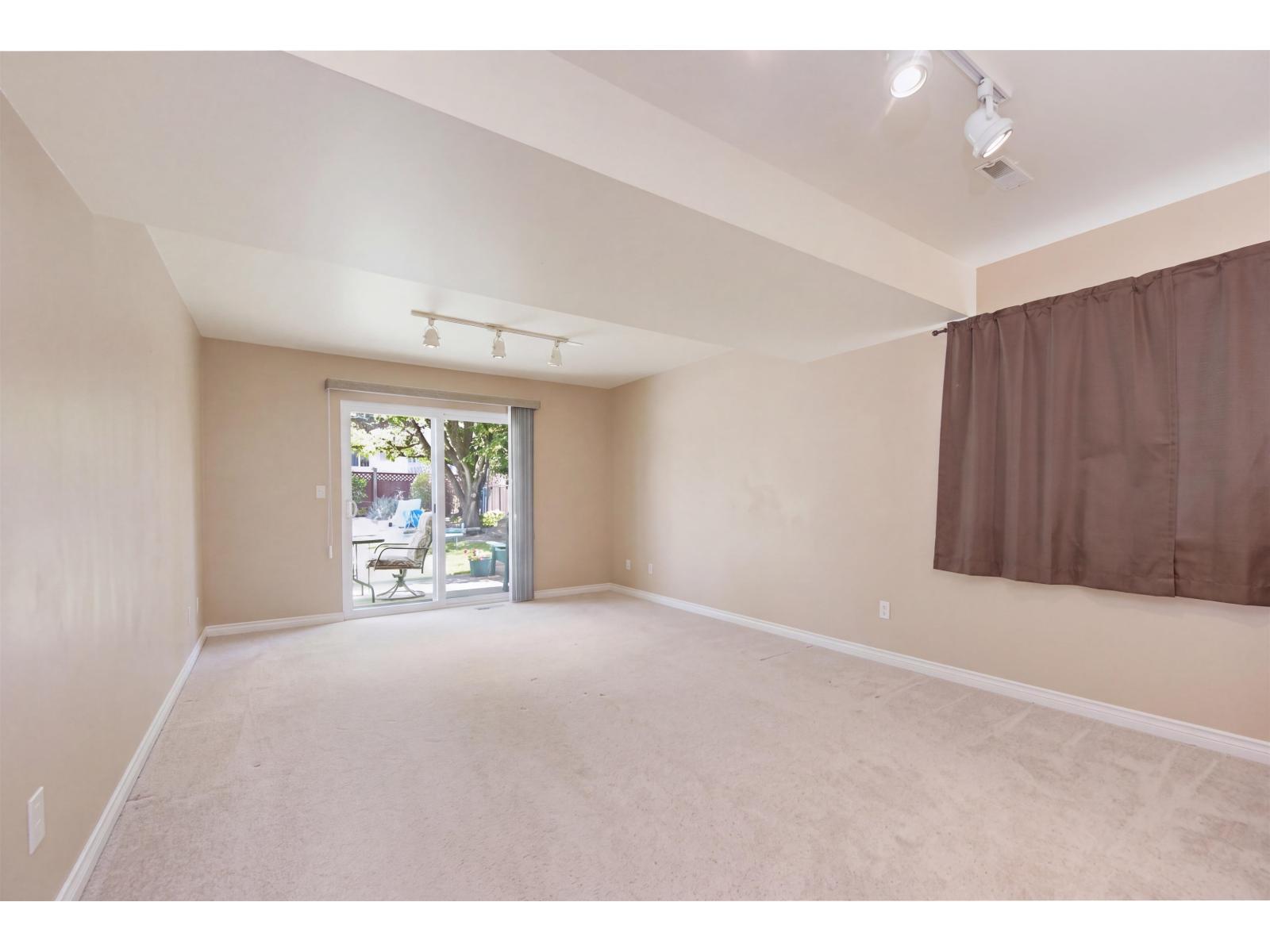 6293 129 Street Property Photo 33