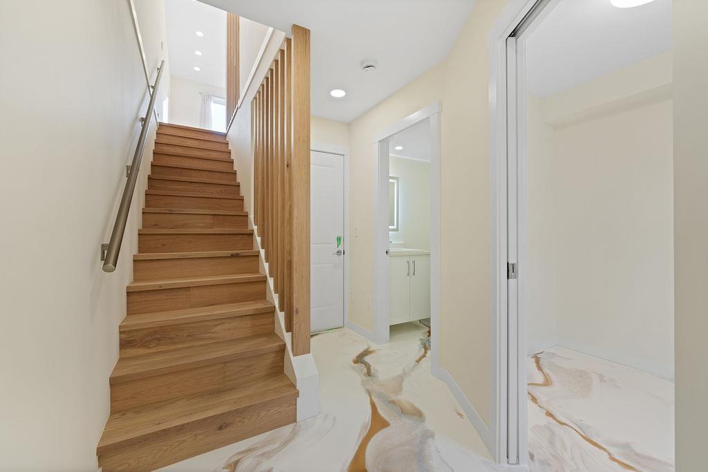 39 19477 72a Avenue Property Photo 18