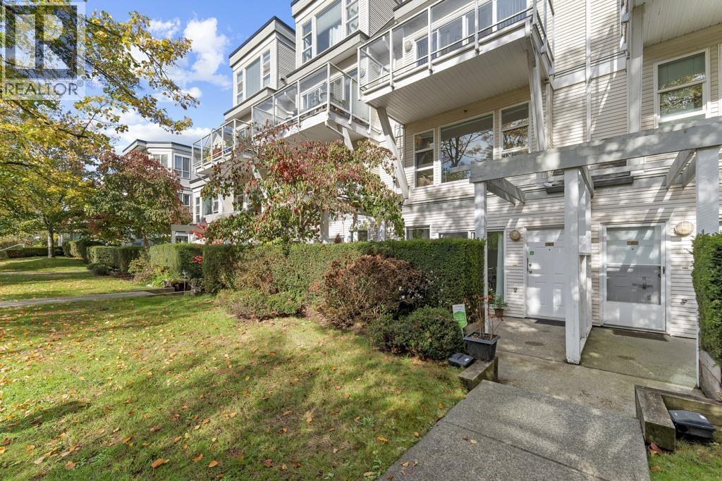 26 2723 E Kent North Avenue Property Photo 11
