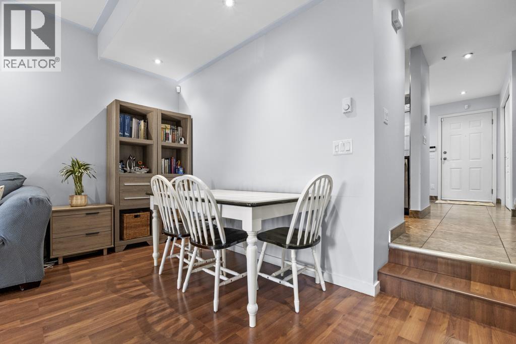 26 2723 E Kent North Avenue Property Photo 19