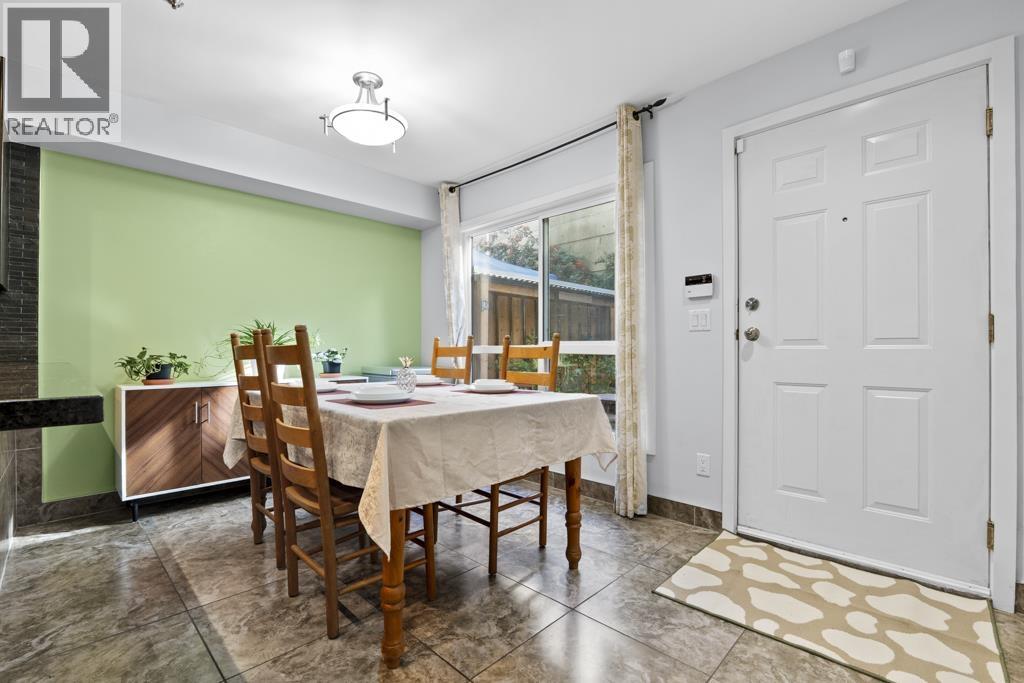 26 2723 E Kent North Avenue Property Photo 21