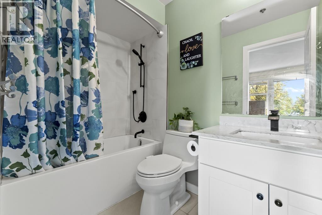 26 2723 E Kent North Avenue Property Photo 36