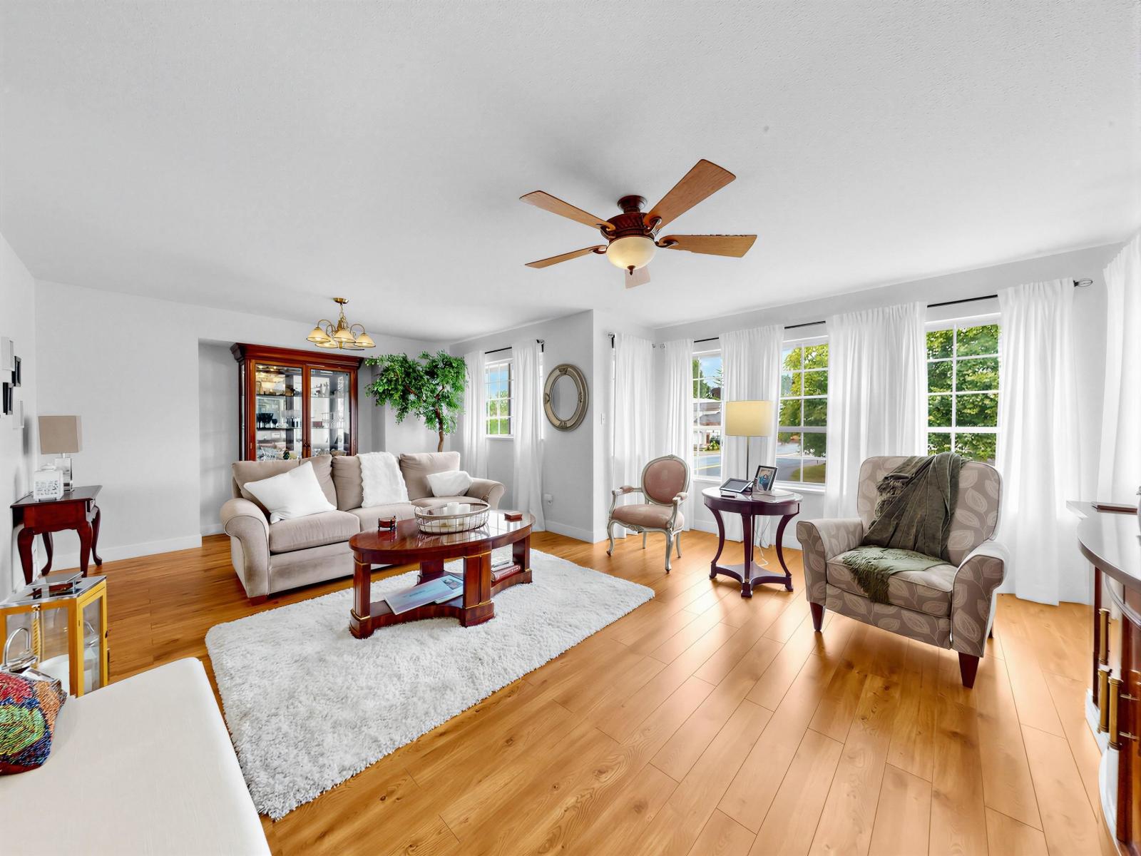 8621 215 Street Property Photo 2