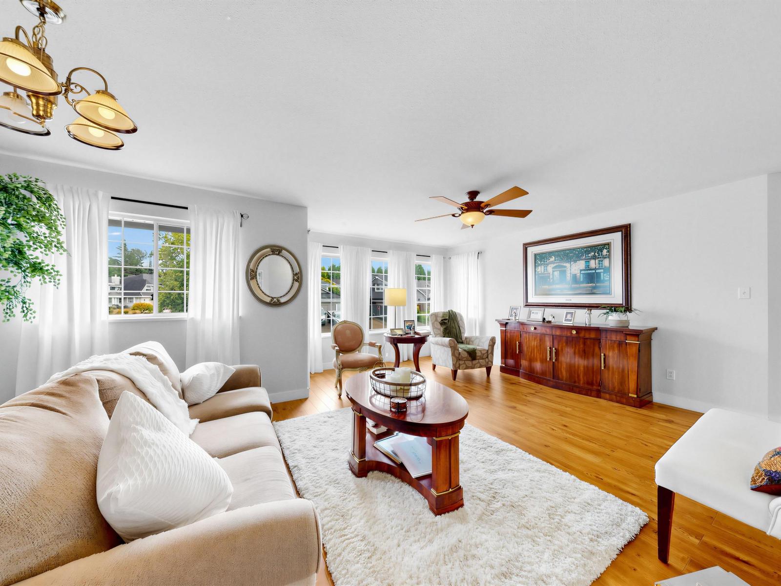 8621 215 Street Property Photo 6