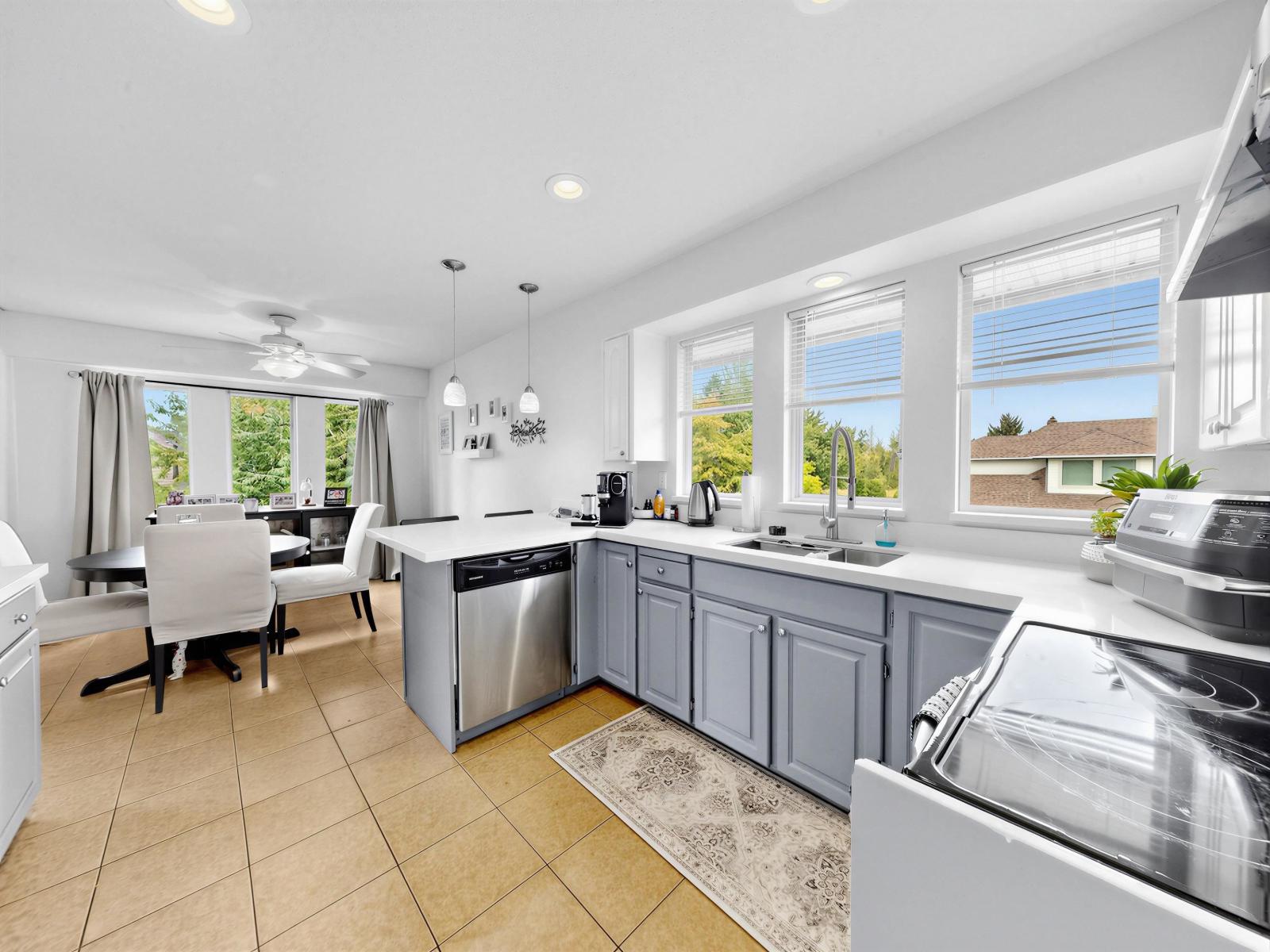 8621 215 Street Property Photo 7