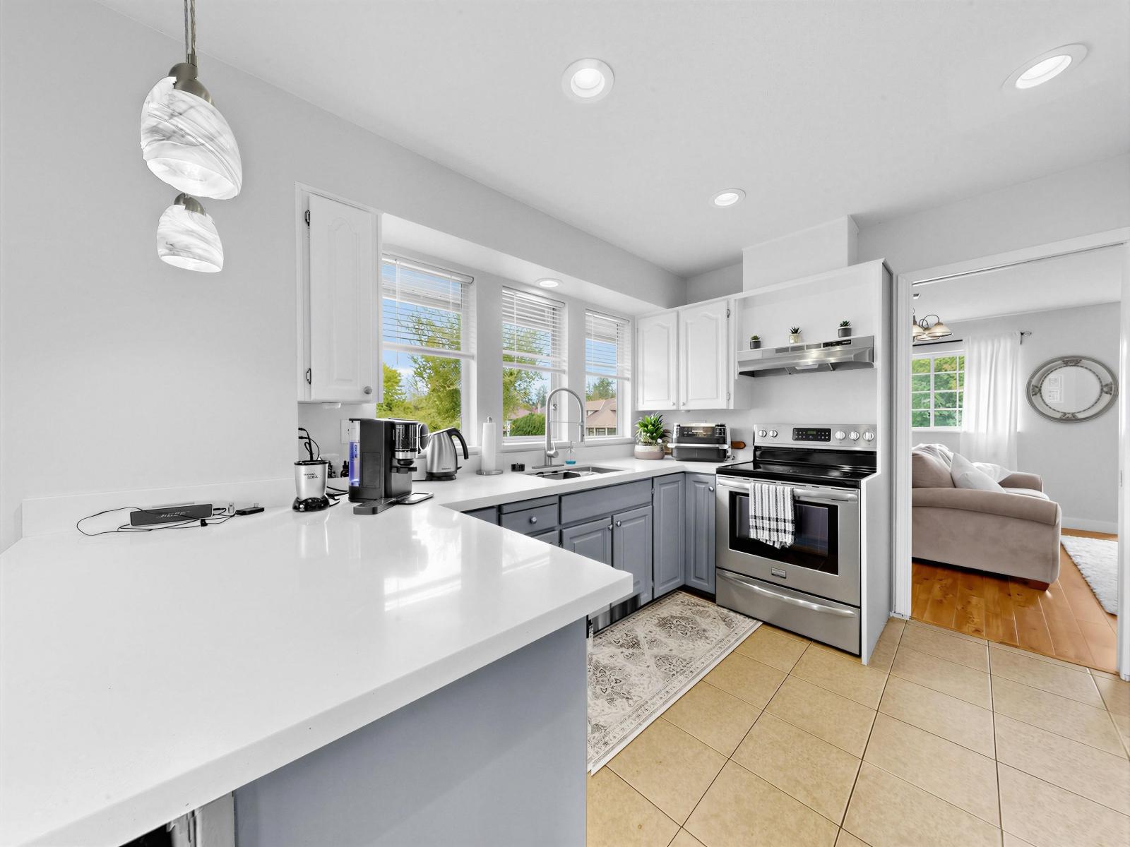 8621 215 Street Property Photo 9
