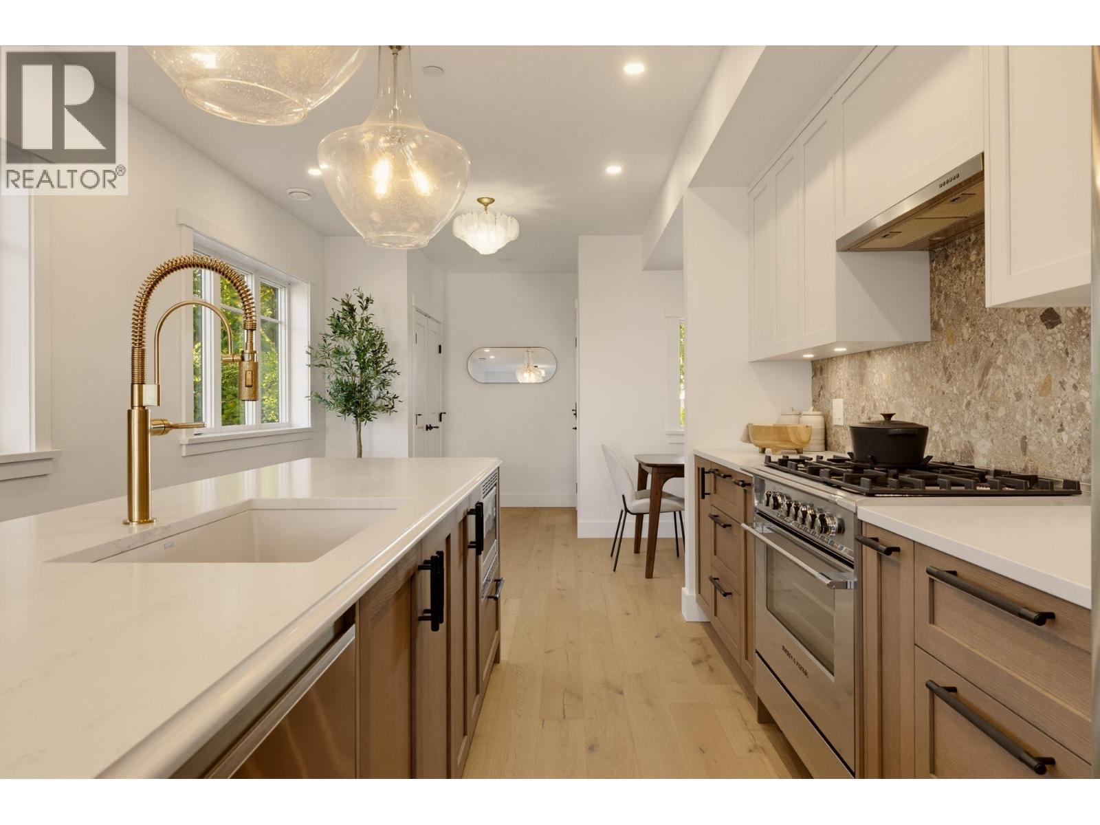 1 326 W 14th Street Property Photo 11