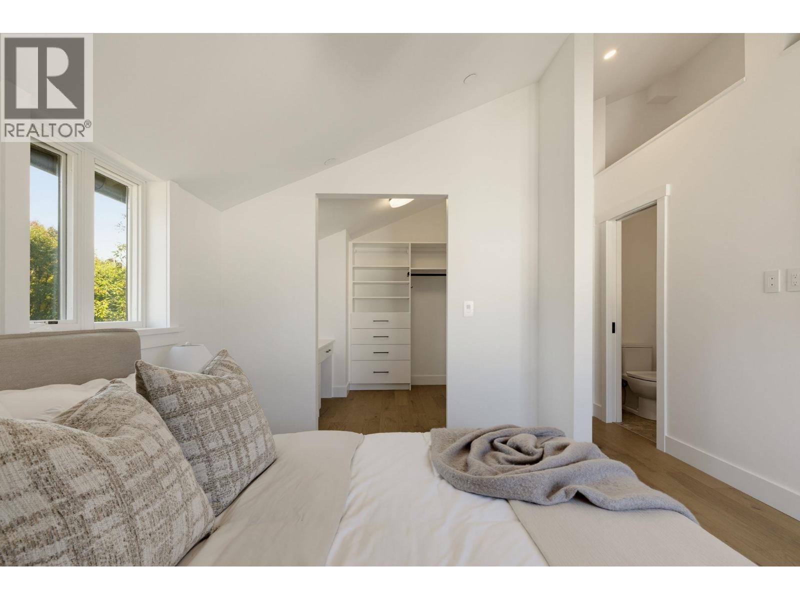 1 326 W 14th Street Property Photo 18