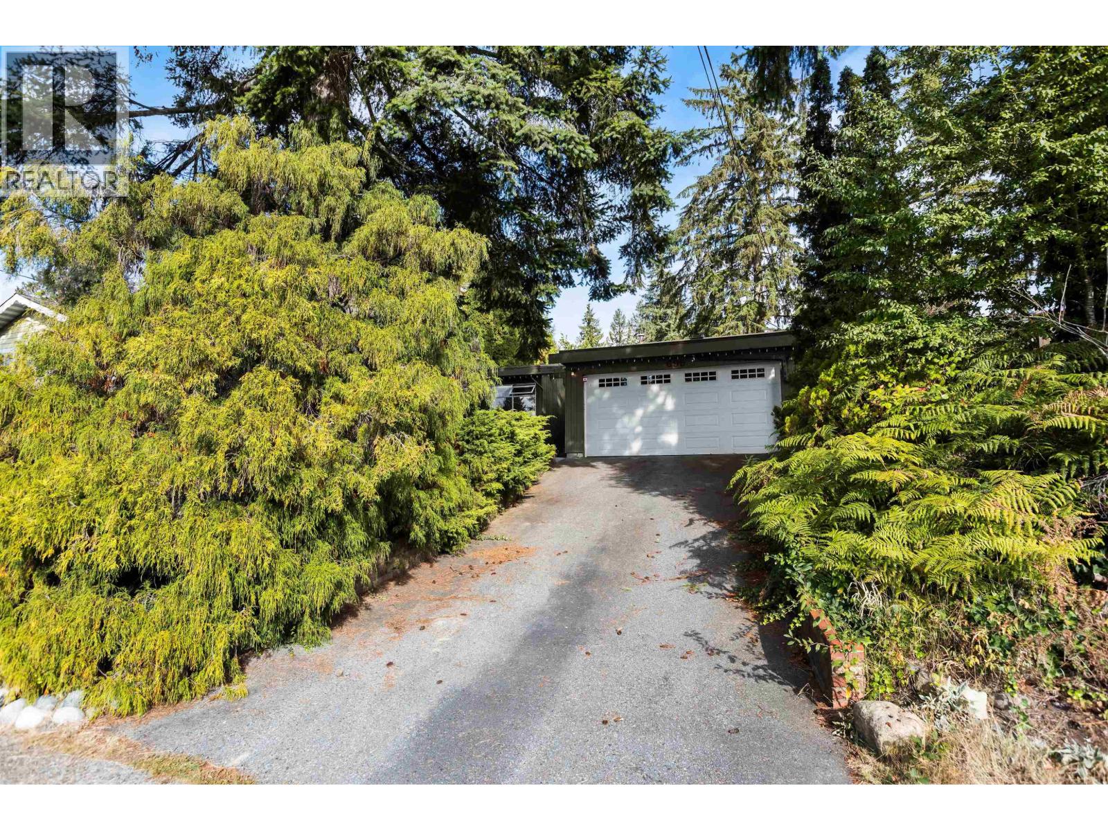 695 Macintosh Street Property Photo 2