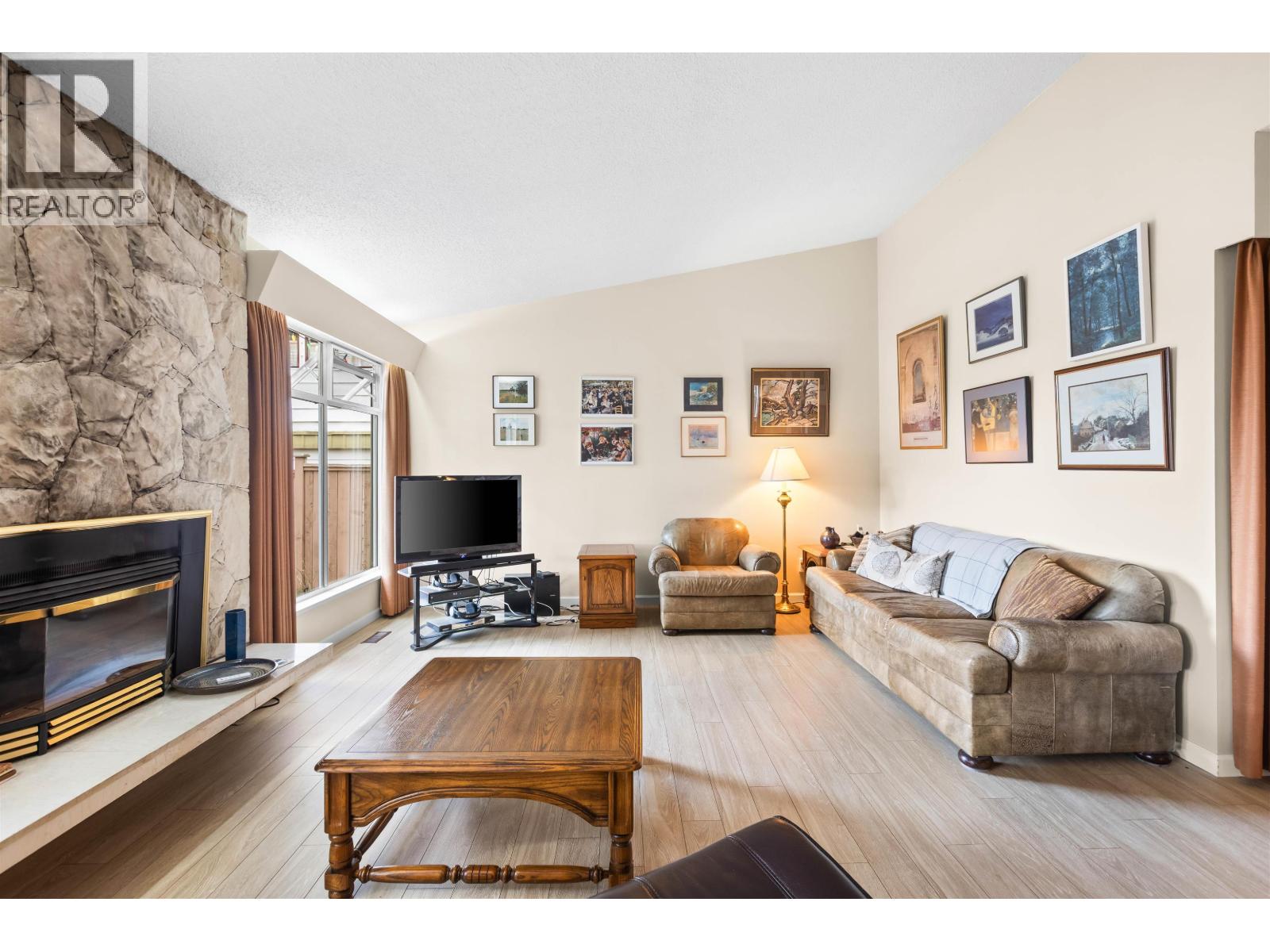 695 Macintosh Street Property Photo 5